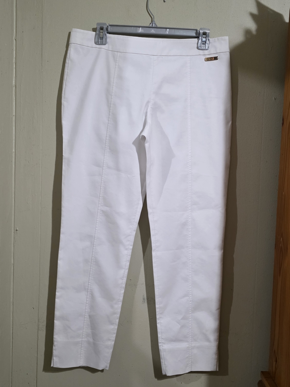 Tory Burch White Cropped Slim Ponte Pants with Gold Logo  Womens Used Size 8